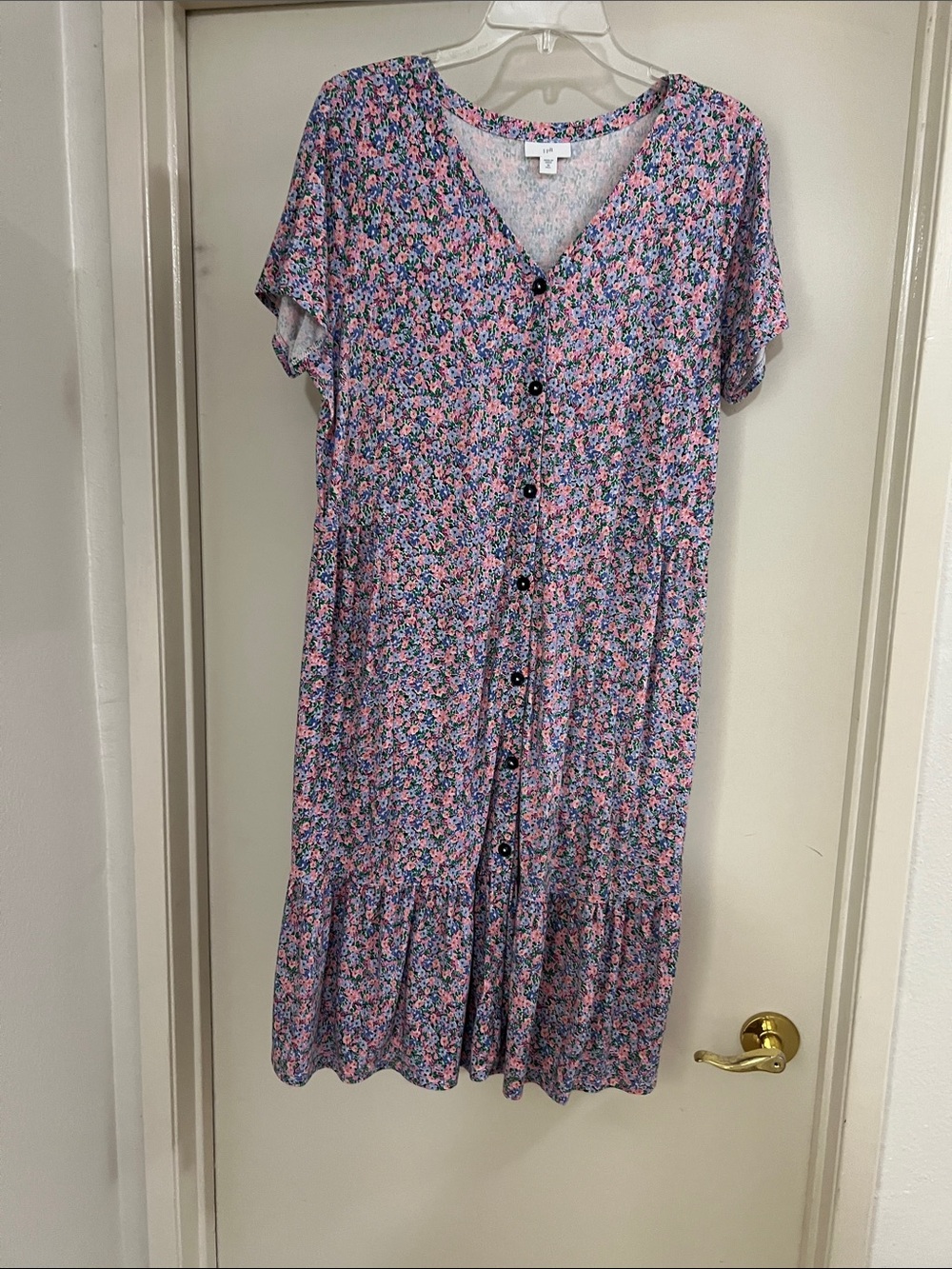 J Jill summer dress. Sz Med Tall Floral. V-neck.Button Front.  Wash & Wear